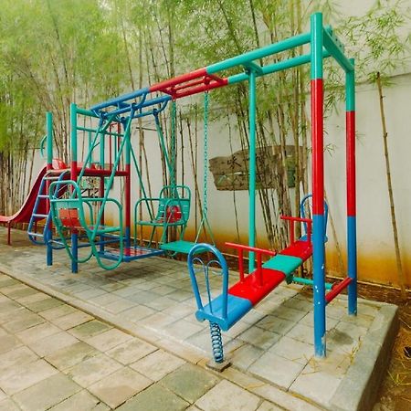 Urbanest Inn House Slipi ジャカルタ エクステリア 写真