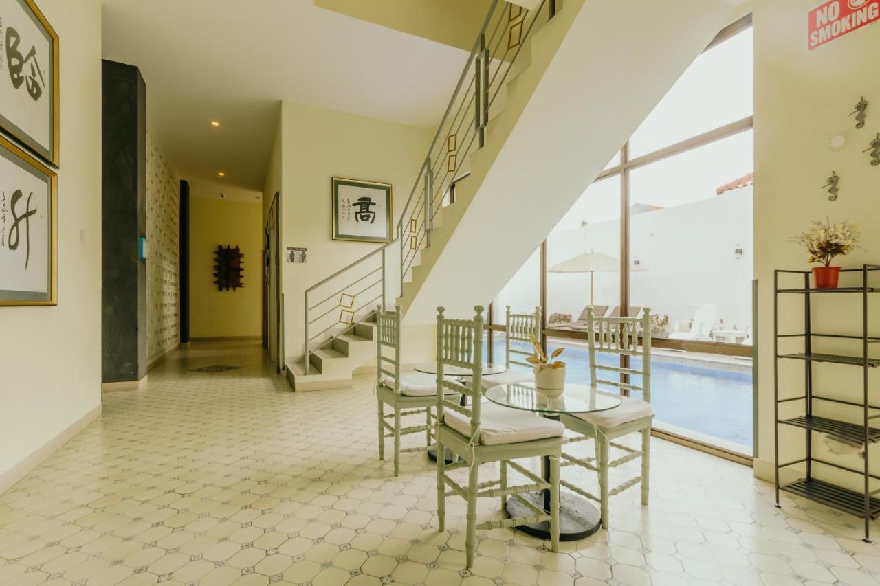 Urbanest Inn House Slipi ジャカルタ エクステリア 写真