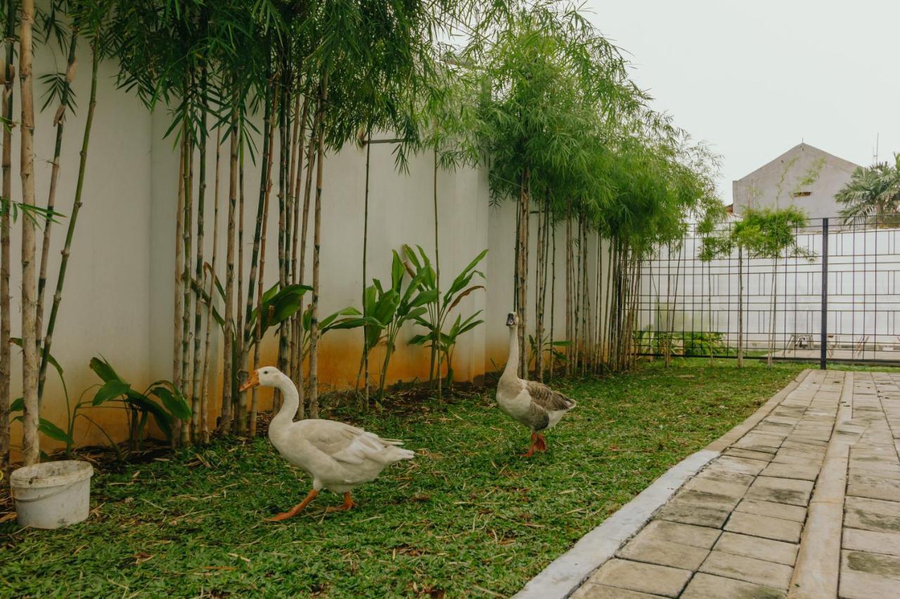Urbanest Inn House Slipi ジャカルタ エクステリア 写真