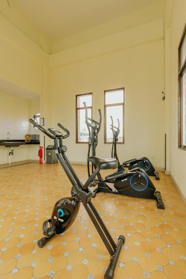 Urbanest Inn House Slipi ジャカルタ エクステリア 写真
