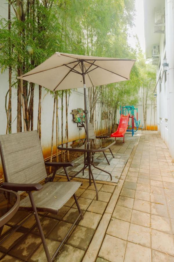 Urbanest Inn House Slipi ジャカルタ エクステリア 写真
