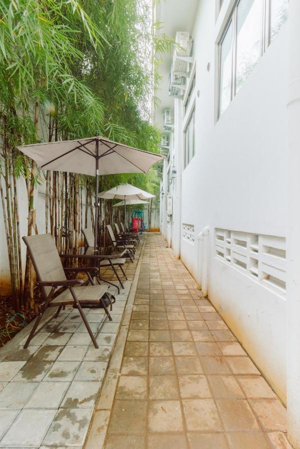 Urbanest Inn House Slipi ジャカルタ エクステリア 写真