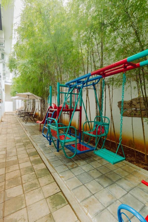 Urbanest Inn House Slipi ジャカルタ エクステリア 写真