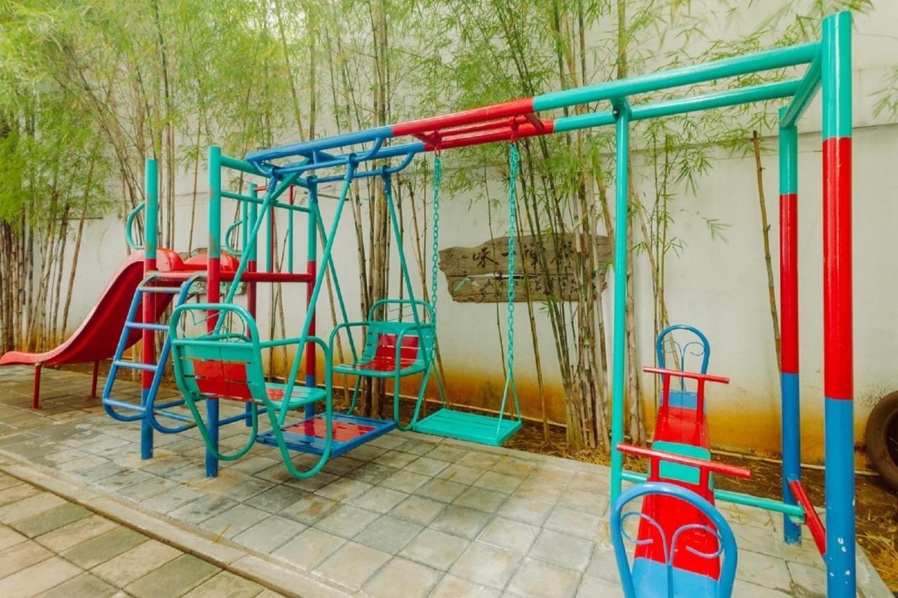 Urbanest Inn House Slipi ジャカルタ エクステリア 写真