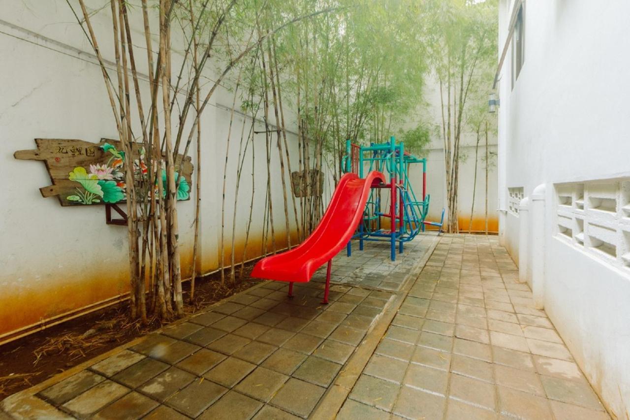 Urbanest Inn House Slipi ジャカルタ エクステリア 写真