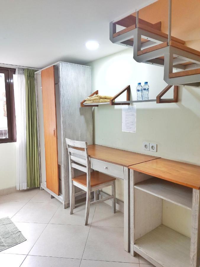 Urbanest Inn House Slipi ジャカルタ エクステリア 写真