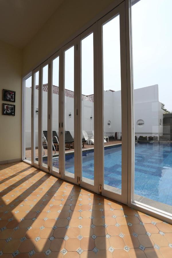 Urbanest Inn House Slipi ジャカルタ エクステリア 写真